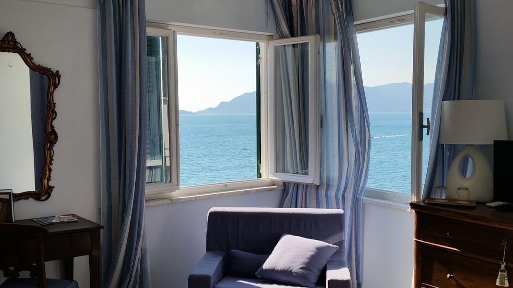 Le Sirene Bed and Breakfast Tellaro Exteriör bild